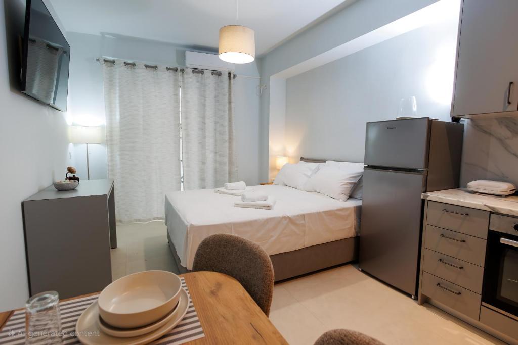 een kleine kamer met een bed en een keuken bij Studio 4, Kalamata in Kalamata