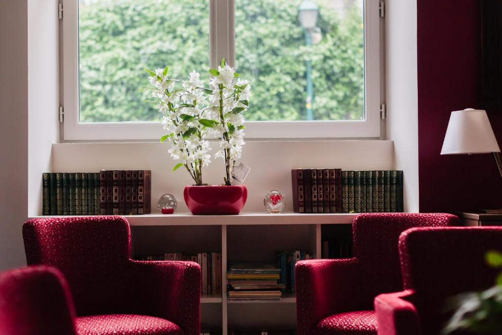 Posezení v ubytování Hotel-Café du Trinquet