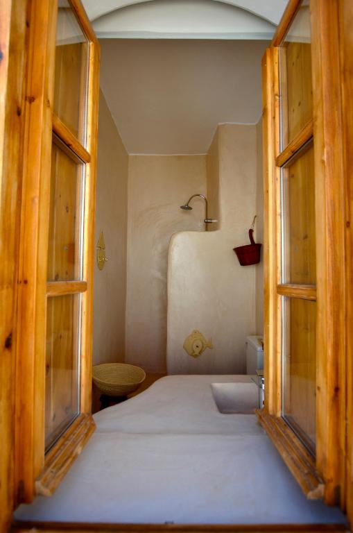 Posteľ alebo postele v izbe v ubytovaní Lindos Esel Suites