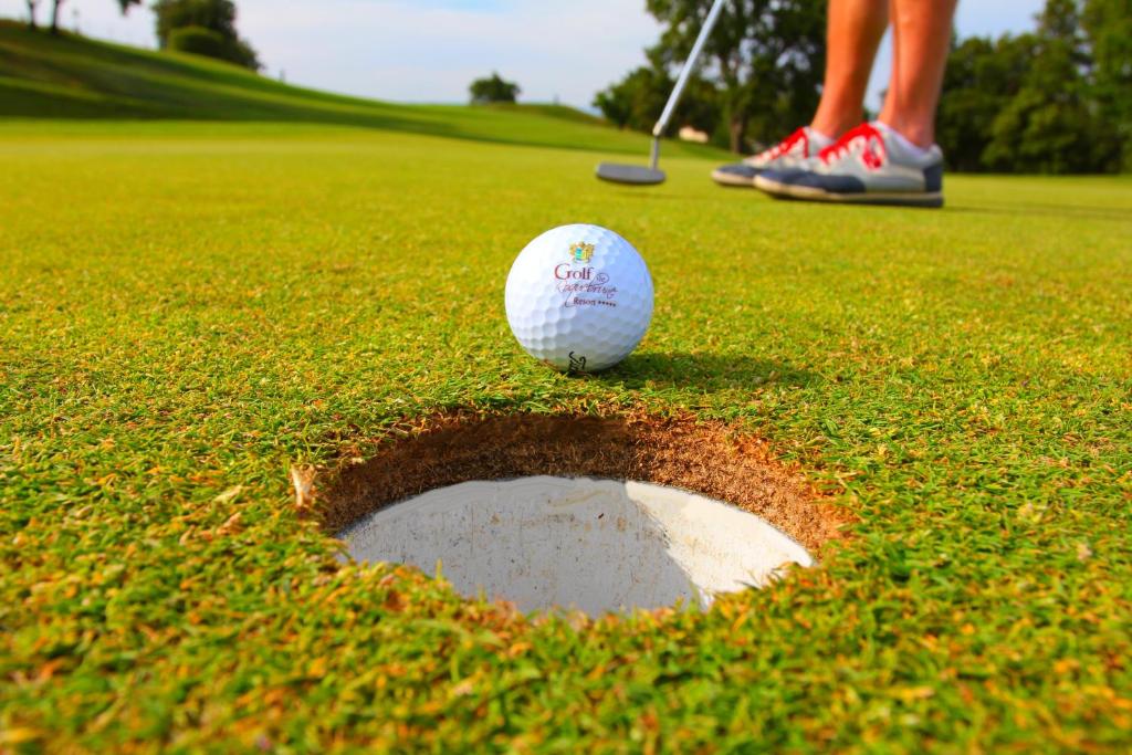 Golf v hotelu nebo okolí