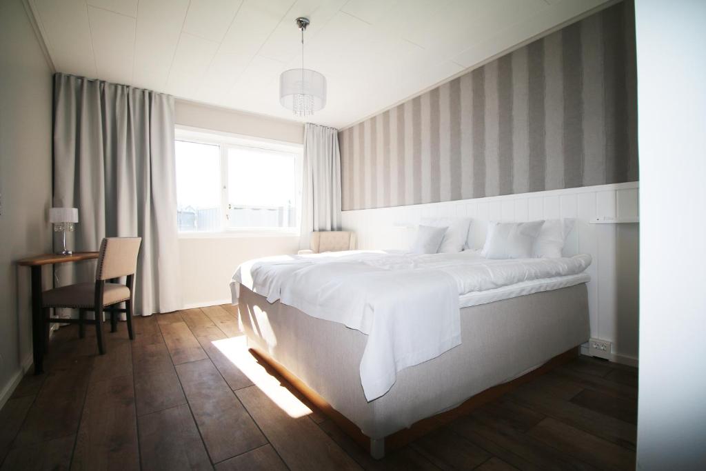 Postel nebo postele na pokoji v ubytování Bakkalandet Hotel