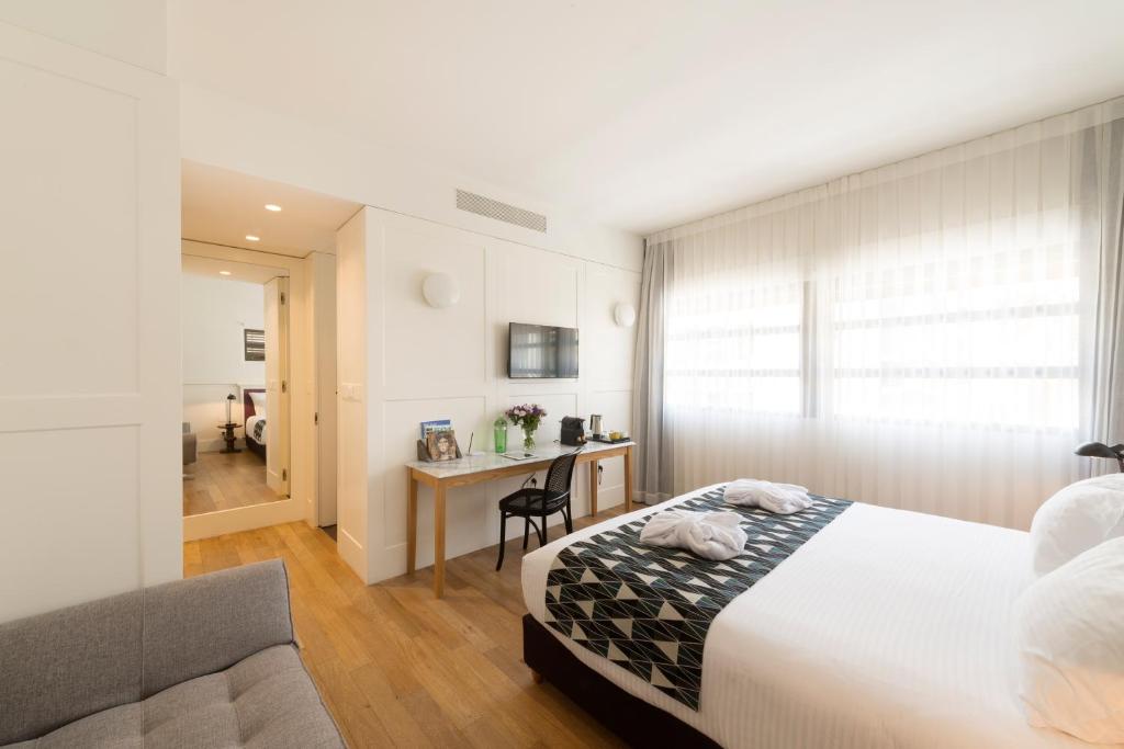 Postel nebo postele na pokoji v ubytování Lily & Bloom Boutique Hotel