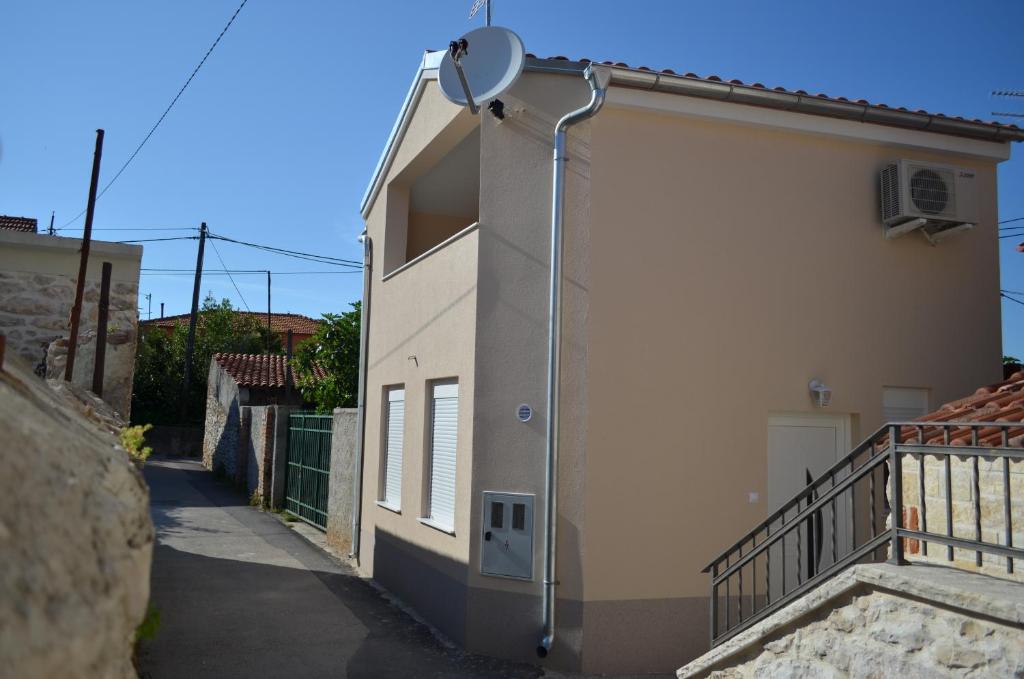 Budova, v ktorej sa apartmán nachádza