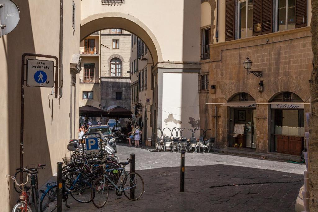 Rowery dostępne w obiekcie Costa San Giorgio Apartment by Mamo Florence lub w pobliżu