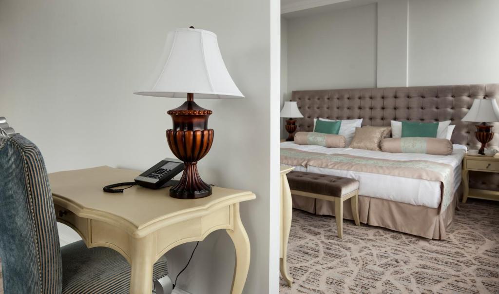 Bristol Central Park Hotel - 