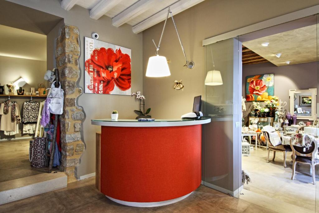 A restaurant or other place to eat at Notti O' Tunn Luxury Rooms in centro