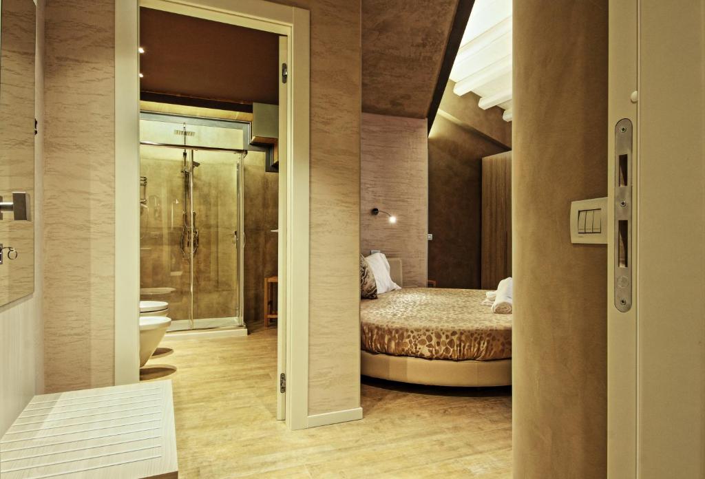 A bathroom at Notti O' Tunn Luxury Rooms in centro
