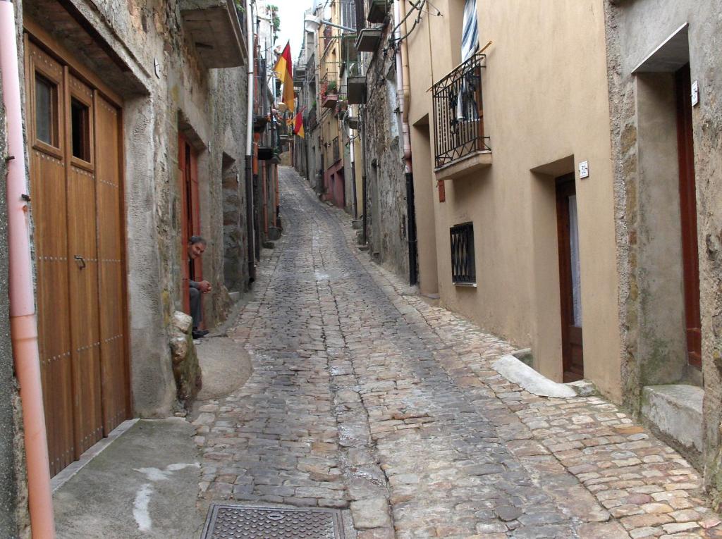 The surrounding neighborhood or a neighborhood close to a vendégházakat