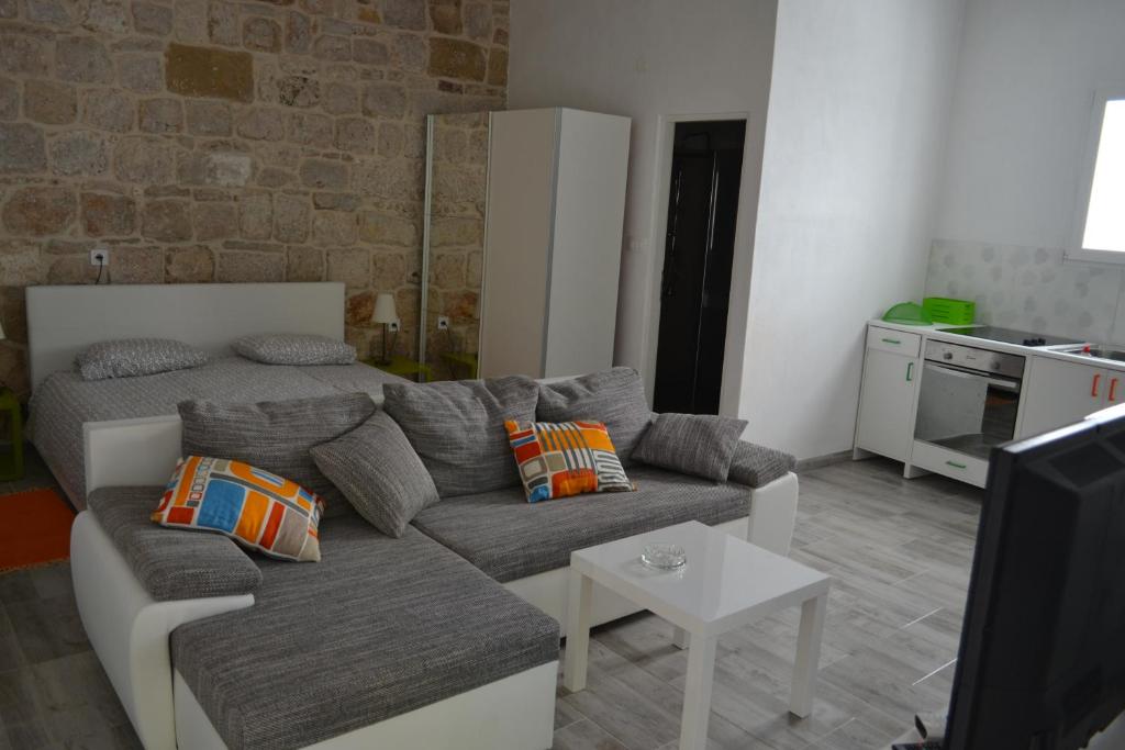 a living room with a couch and a table at Apartments Martinis in Vis