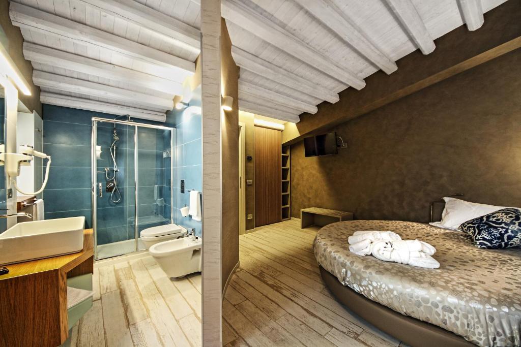 A bathroom at Notti O' Tunn Luxury Rooms in centro