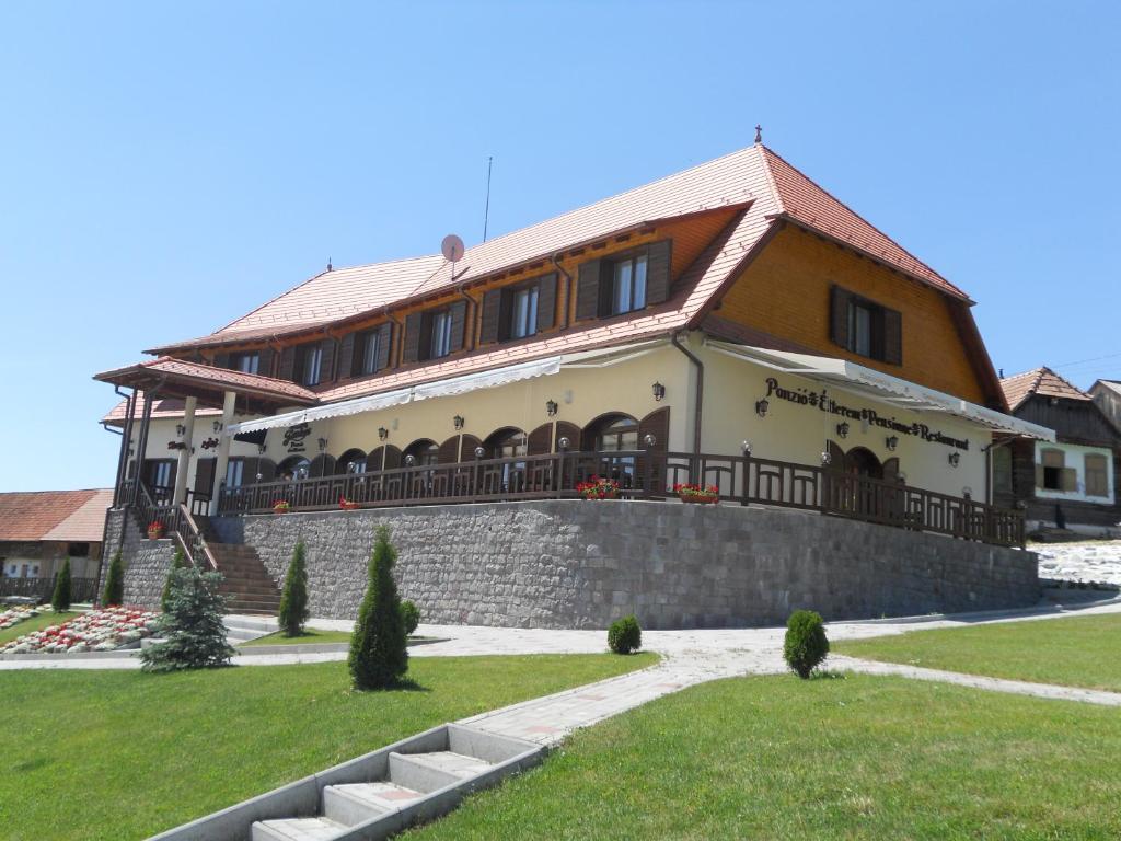 Budova, kde se hotel nachází