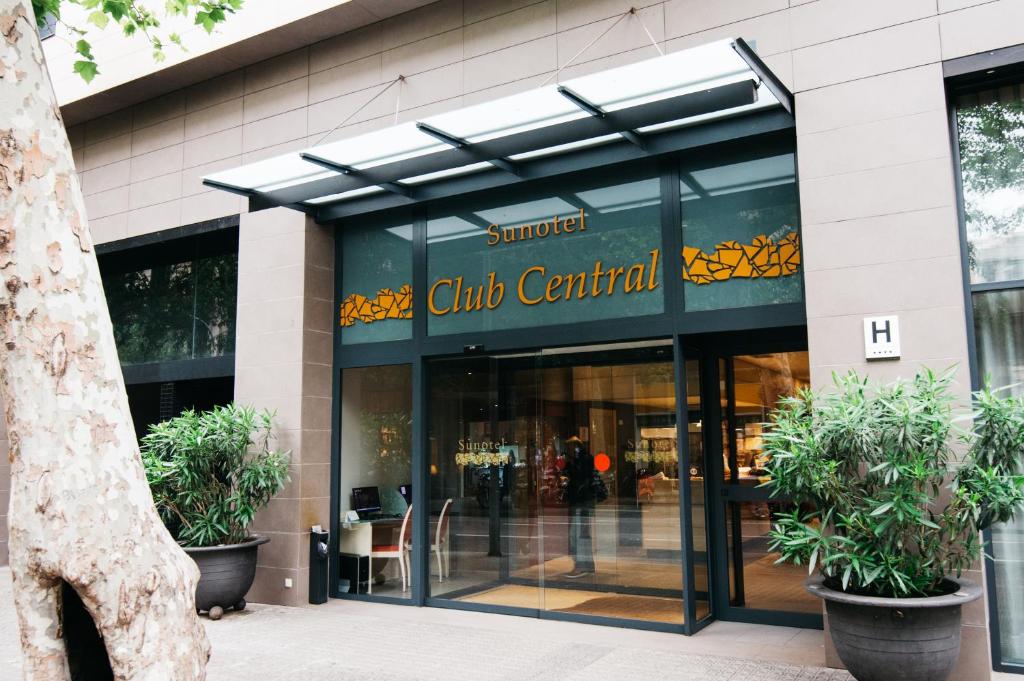 The facade or entrance of Sunotel Club Central