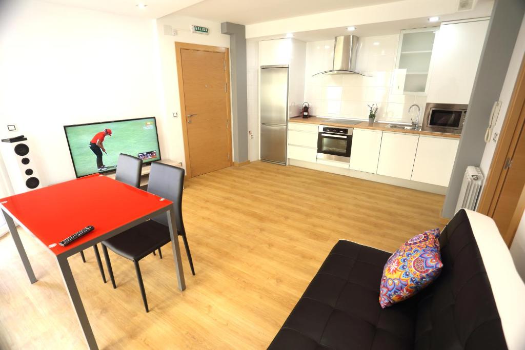 Kuchyň nebo kuchyňský kout v ubytování Apartamentos Amaiur 2