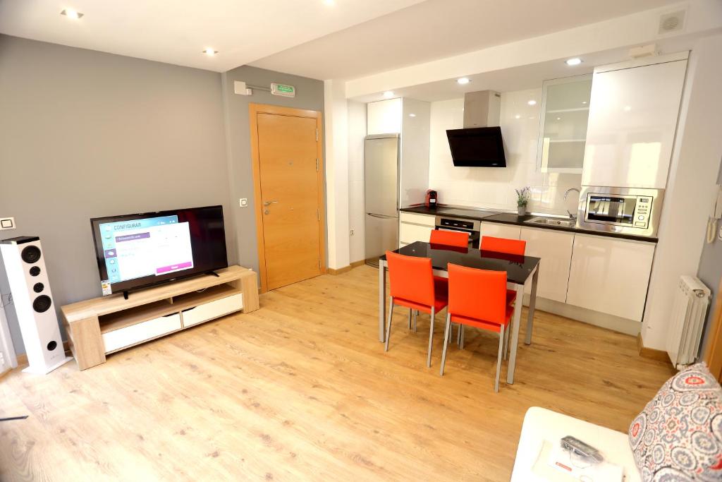 Kuchyň nebo kuchyňský kout v ubytování Apartamentos Amaiur 2