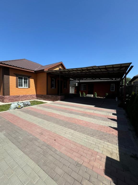 Hoone, kus puhkemaja asub