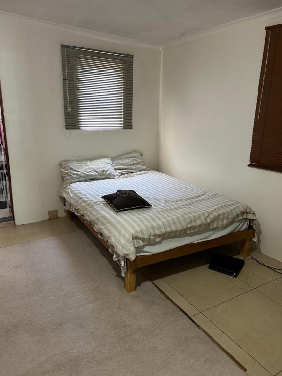 Ένα ή περισσότερα κρεβάτια σε δωμάτιο στο Iris Guest Room