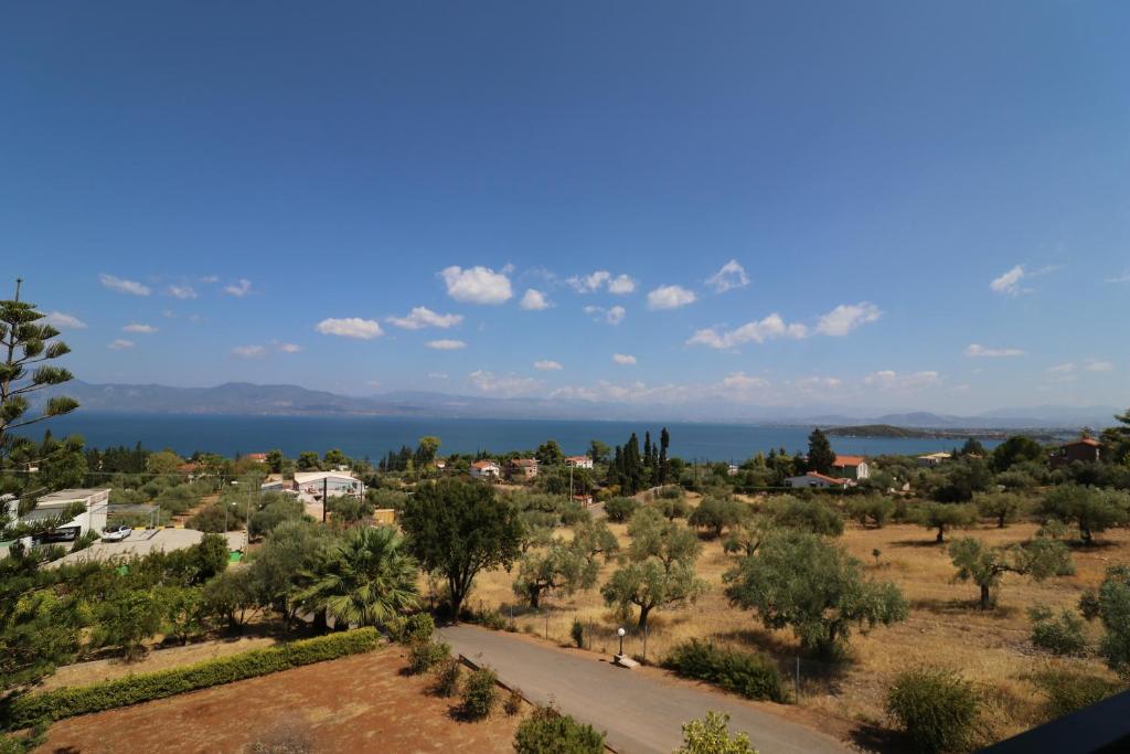 Afbeelding uit fotogalerij van Loukissia Villa Mare in Loukísia
