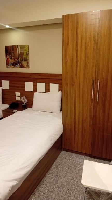 Royal Inn Residence - 3