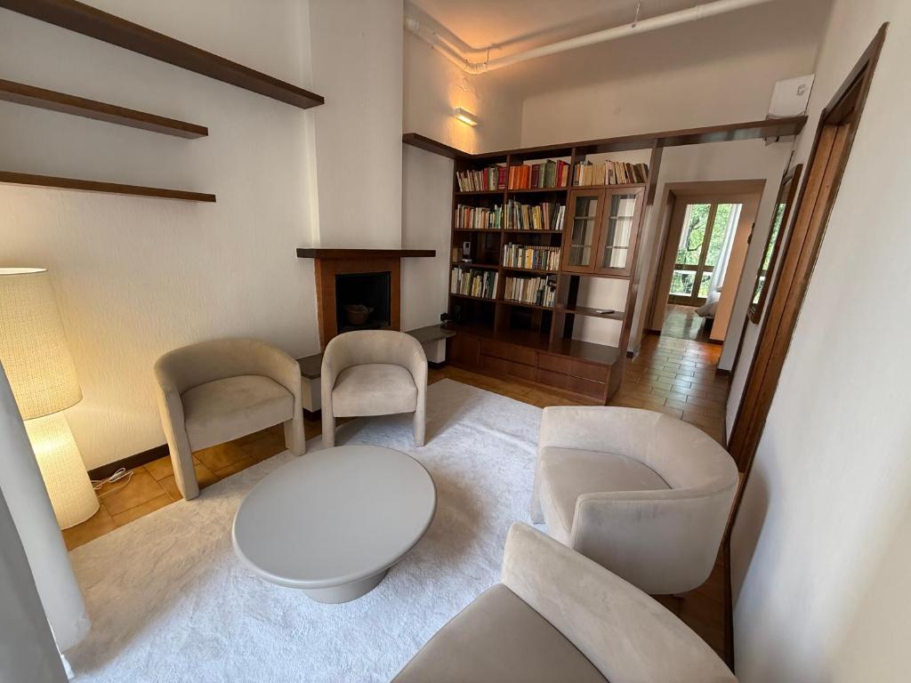 70s Vibes Milan Flat Close to Bocconi University
