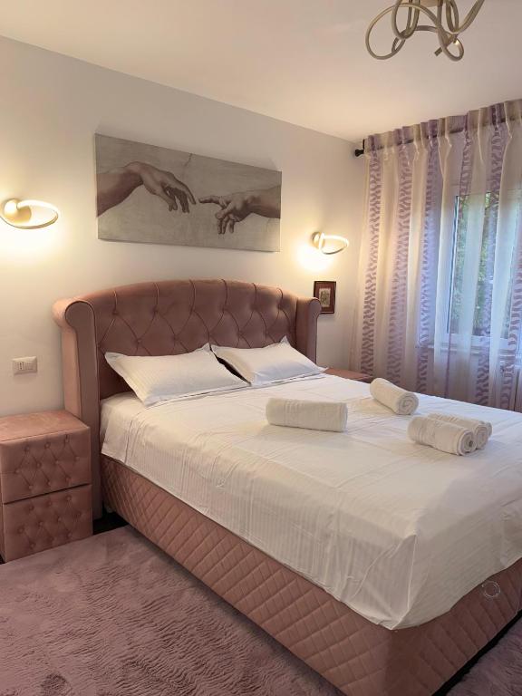 a bedroom with a large bed with two white pillows at Central Bliss 3 rooms in Iaşi