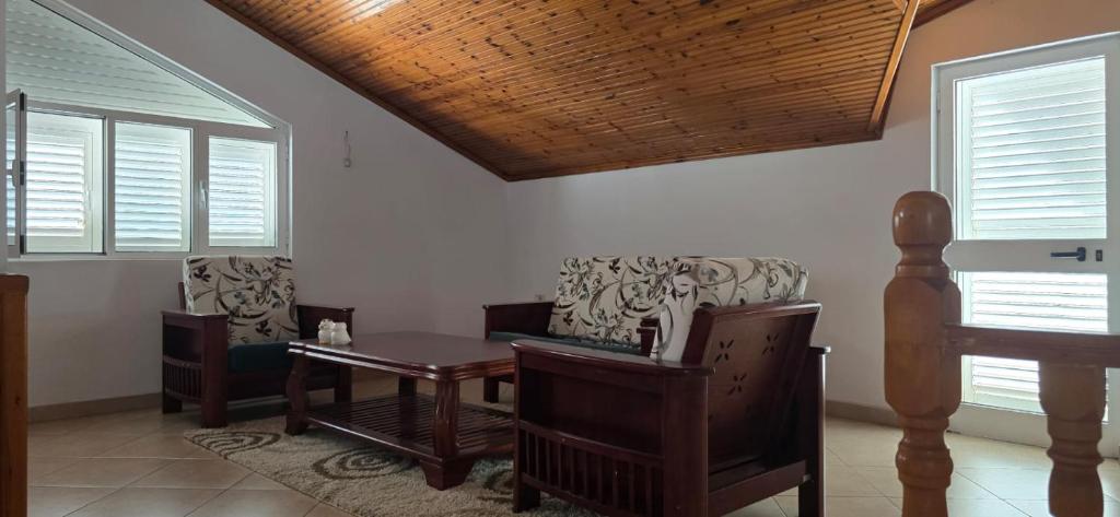 Posezení v ubytování Cosy & Modern Family Home