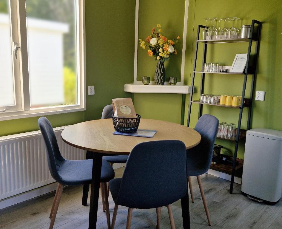 a dining room with a table and four chairs at Bosweg Natuurhuisje - Forest & Nature in Anloo