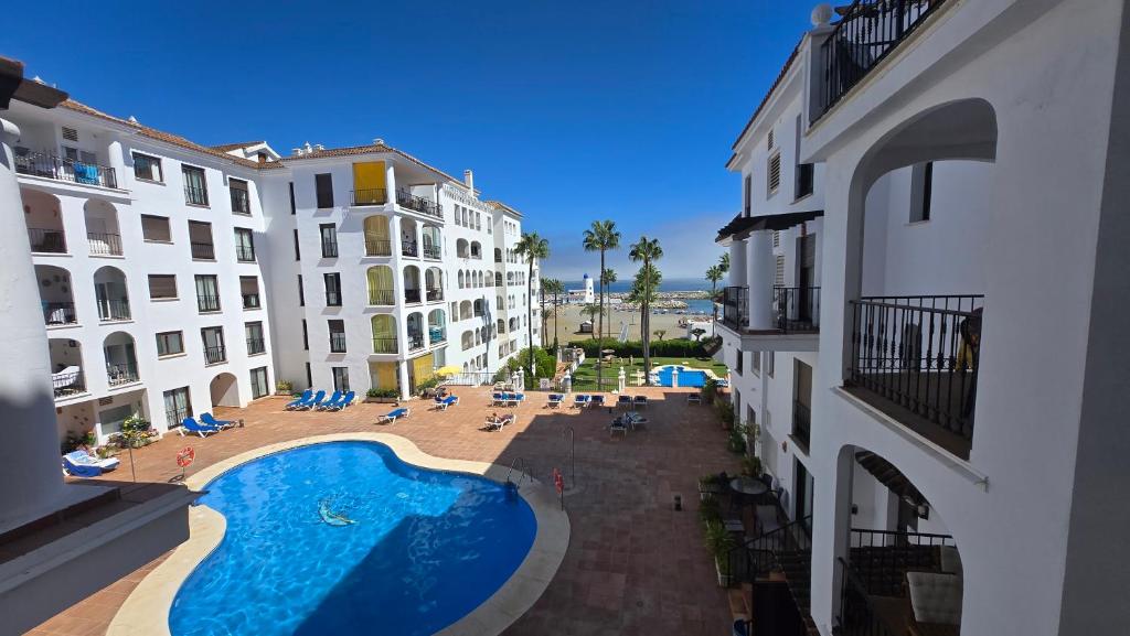 Swimmingpoolen hos eller tæt på Puerto de la Duquesa apartment
