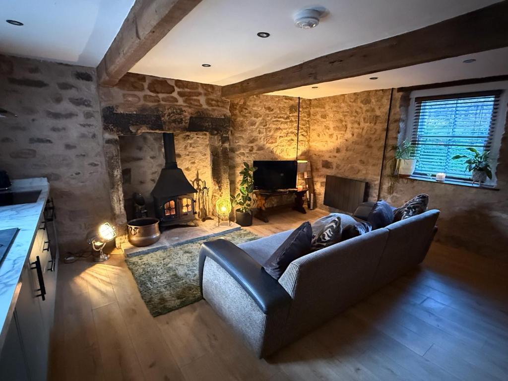 Gallery image of The Snug- A beautiful and characterful property connected to a historic Georgian Manor House in Overton