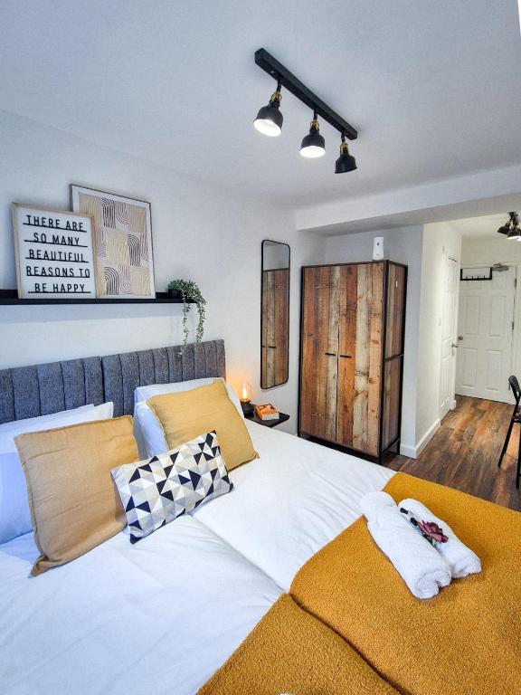 a bedroom with a large bed with two towels on it at Modern Central Flat with Garden & Parking in Southampton