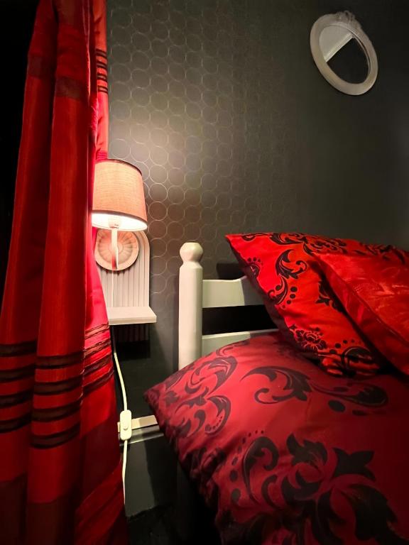Postel nebo postele na pokoji v ubytování Chambre Anthracite