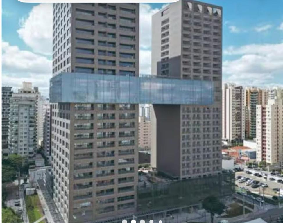 una vista di una città con edifici alti di Studio almagah a San Paolo