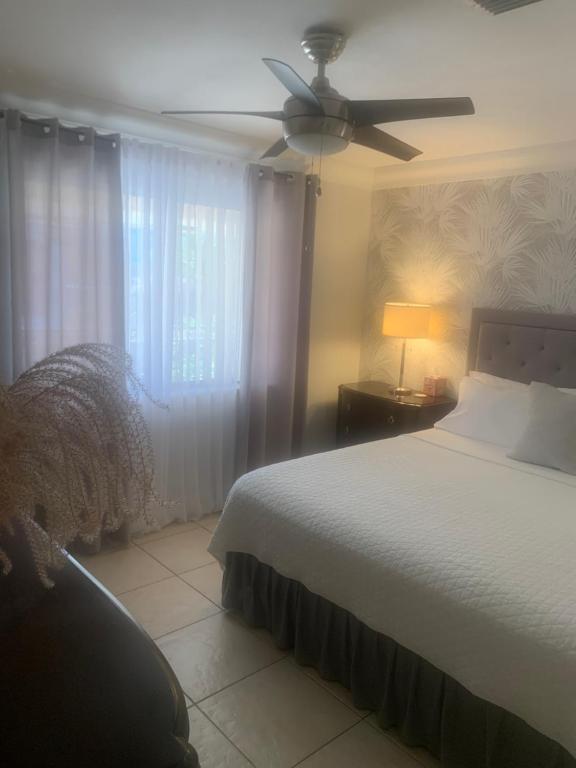 Beach Aqualina Apartments photo