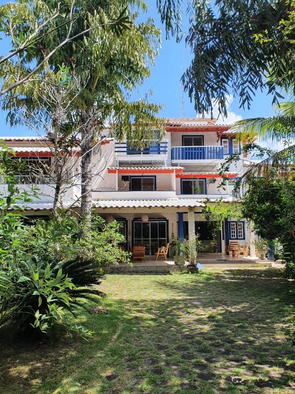 a view of a house from the yard at Vivenda Xawã in Corumbau