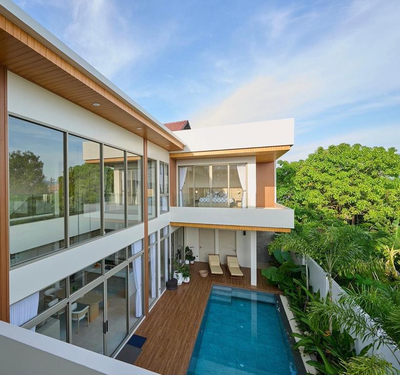 Bazén v ubytování Villa Belcasa Phuket, Cherngtalay I New Cozy 3BR Pool Villa, Walk to Boat Avenue, Near Bangtao Beach nebo v jeho okolí