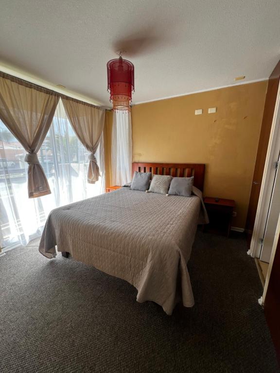 Un ou plusieurs lits dans un hébergement de l'établissement Dpto frente a la playa la Herradura con Piscina