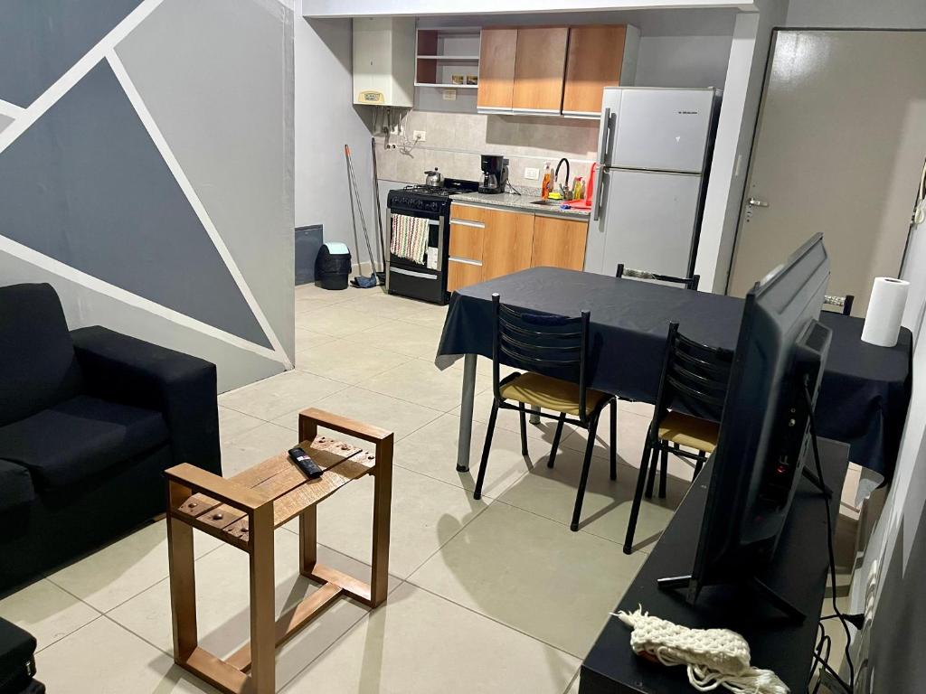 a living room with a table and a kitchen at 4-Espectacular departamento centrico in Morón