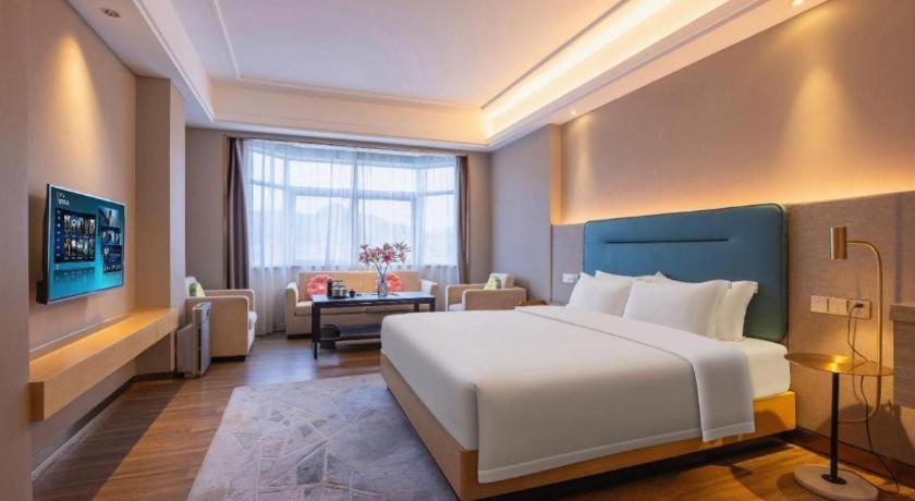 Postel nebo postele na pokoji v ubytování Cheermay Hotels