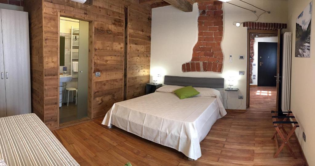 Postel nebo postele na pokoji v ubytování Osteria Senza Fretta Rooms for Rent