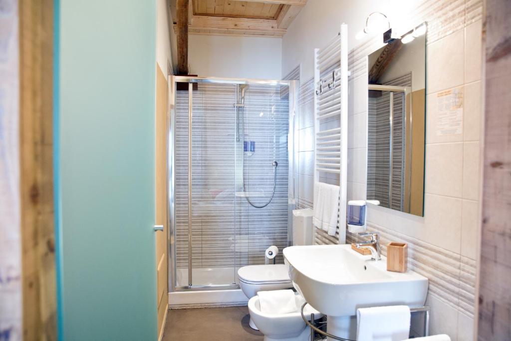Koupelna v ubytování Osteria Senza Fretta Rooms for Rent
