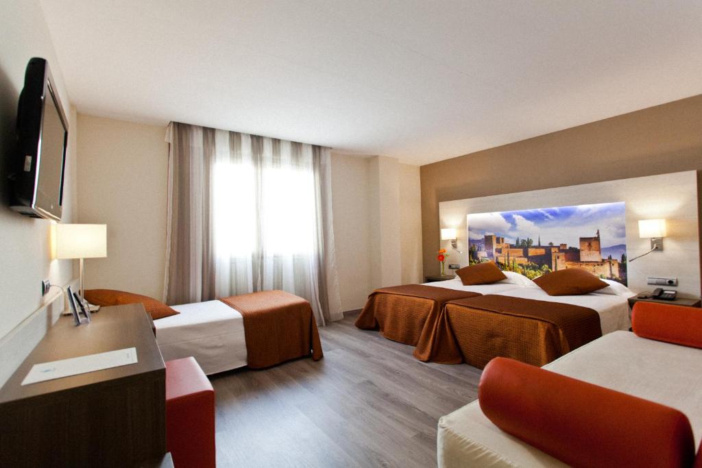 
Family Room (2 Adults + 2 Children)
