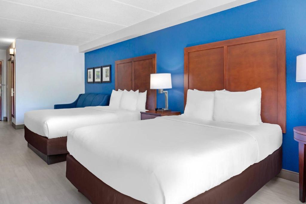 Comfort Inn & Suites Orlando North photo