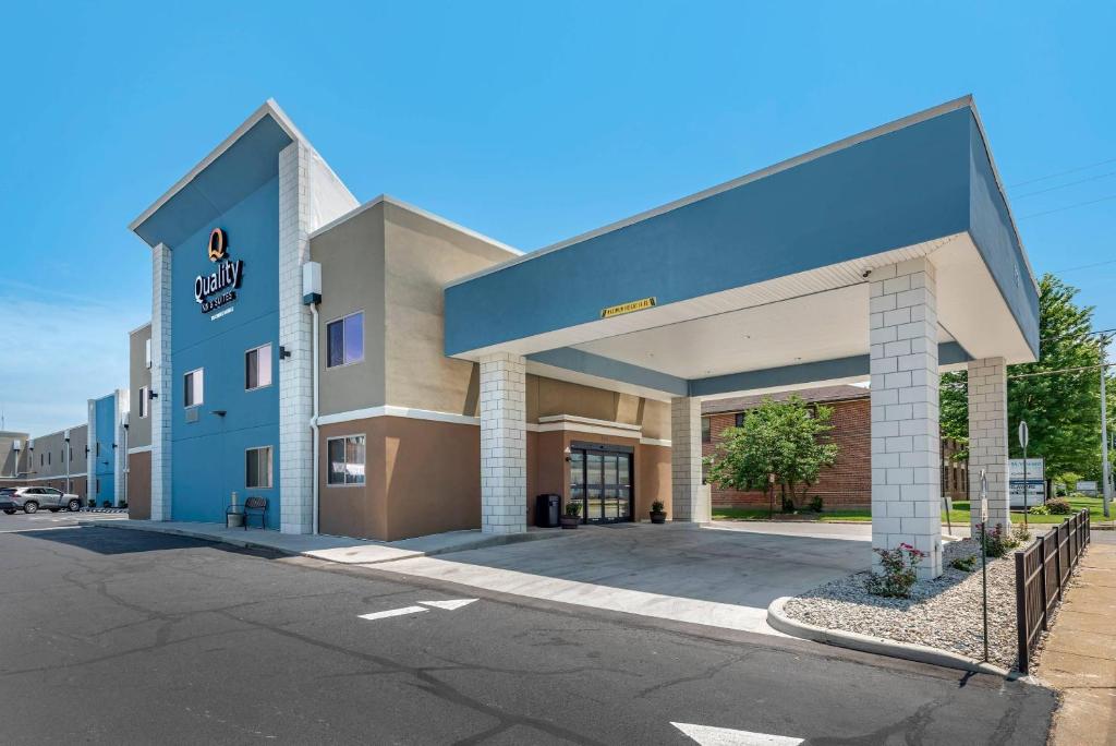 a large blue building with a parking lot at Quality Inn & Suites Evansville Downtown in Evansville