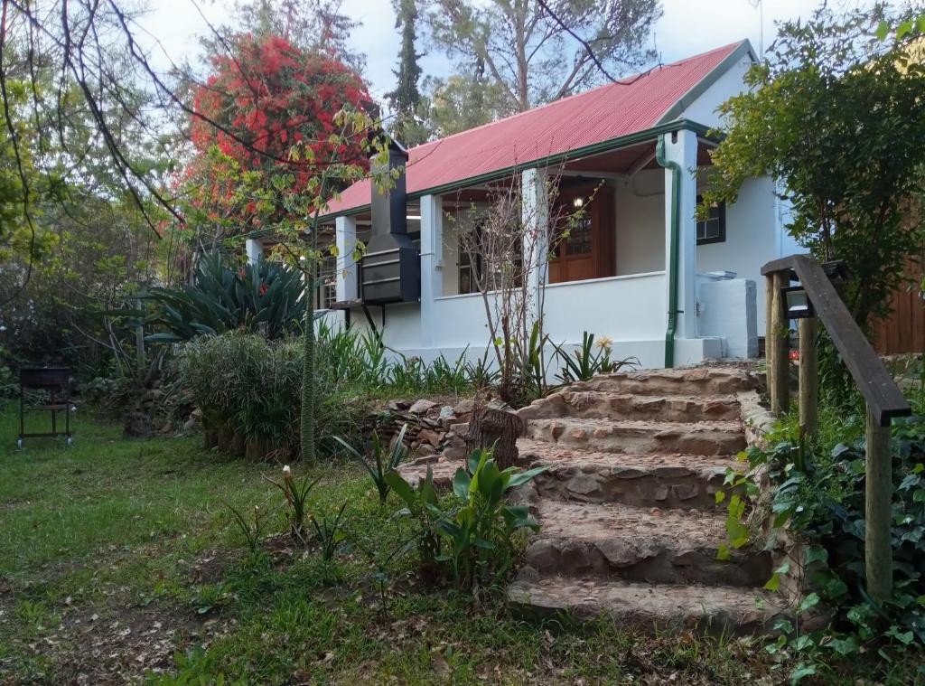 En have udenfor Lalapanzi Cottage Solar Power Filtered Water