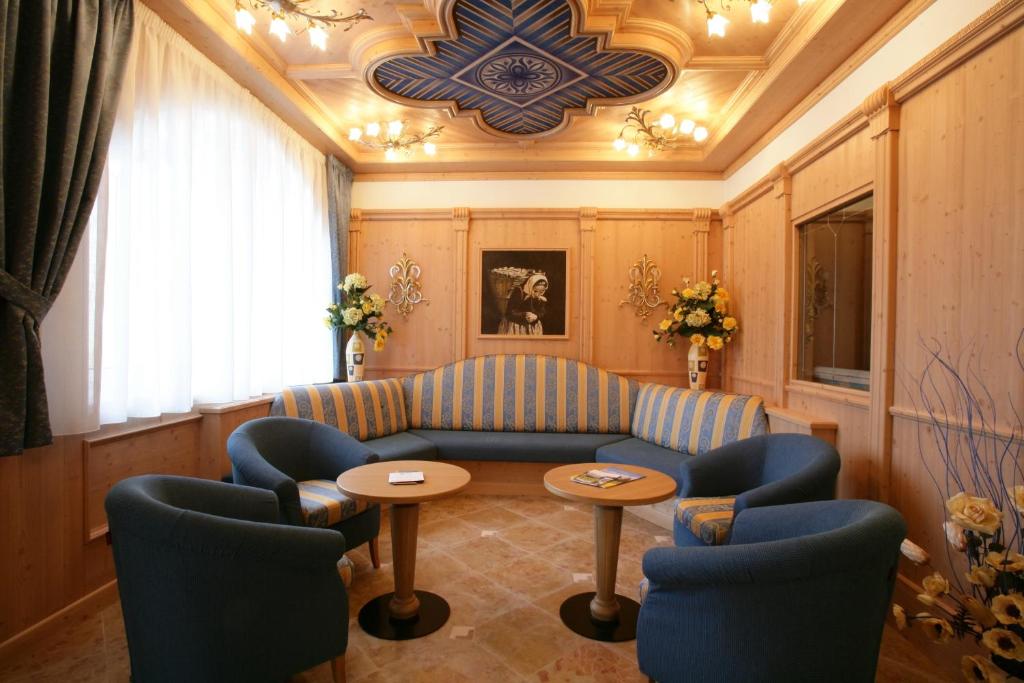 Posezení v ubytování Hotel Garni La Roccia