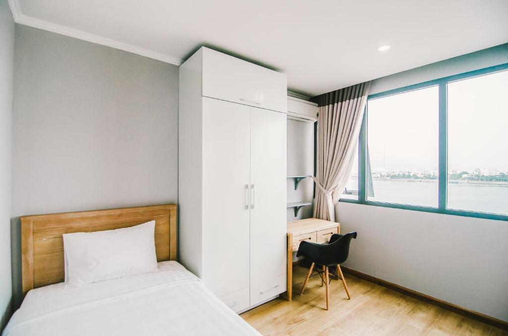 Giường trong phòng chung tại KaKa Hotel Han River