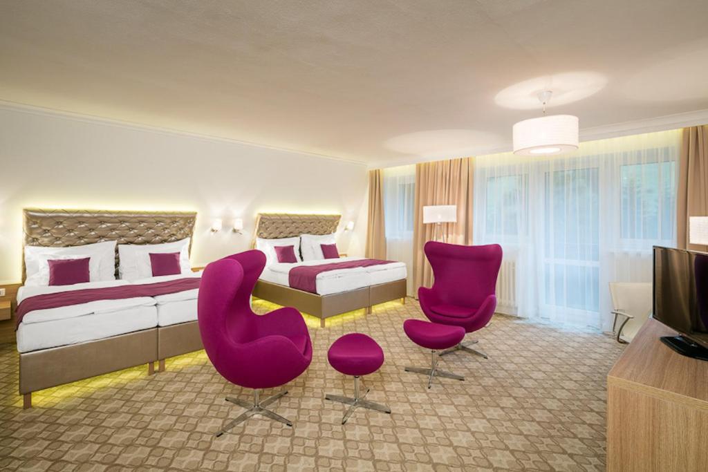 Postel nebo postele na pokoji v ubytování Pytloun Wellness Hotel Harrachov