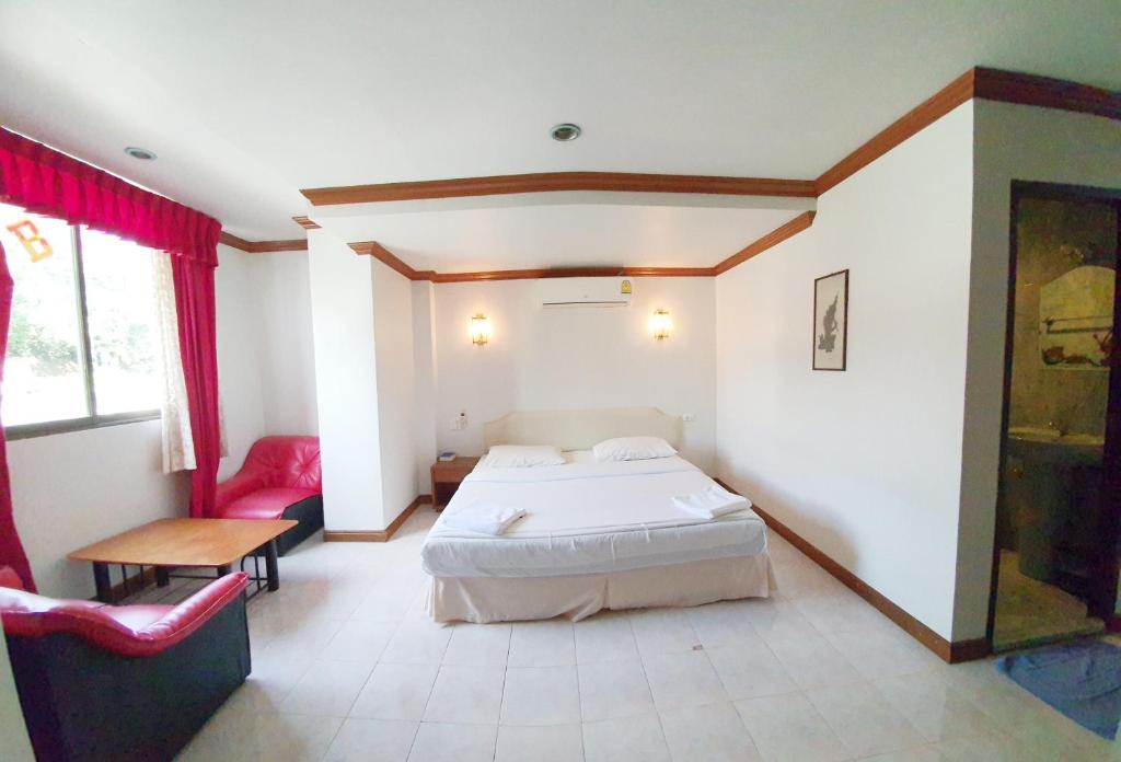 Gallery image of Break Point Hotel in Patong Beach