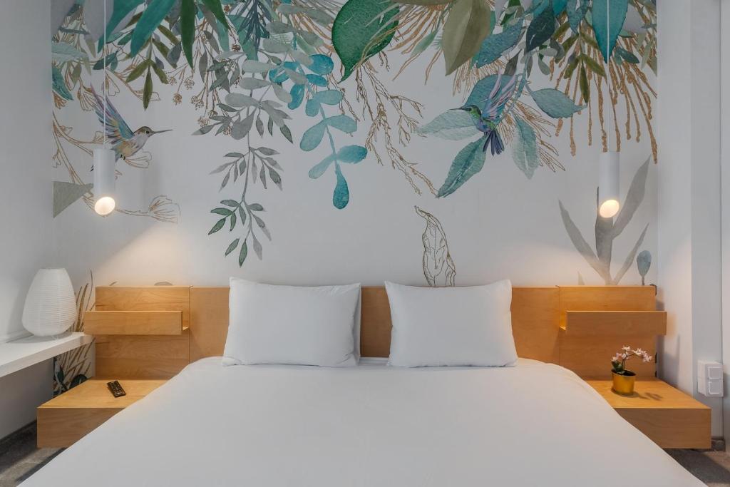 Un pat sau paturi într-o cameră la Citadel Hideaway