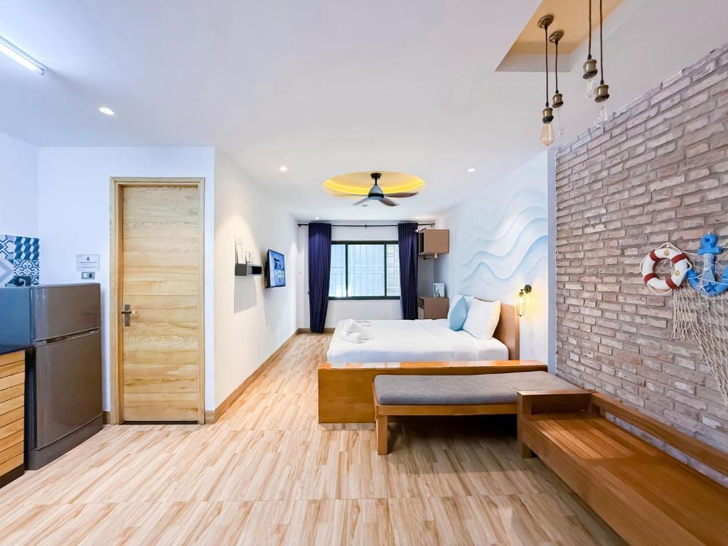 Giường trong phòng chung tại Sea Vista Boutique Hotel & Apartment