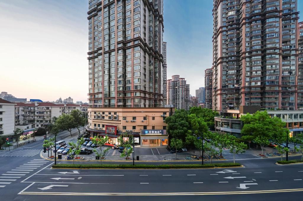 Nespecifikovaný výhled na destinaci Šanghaj nebo výhled na město při pohledu z hotelu